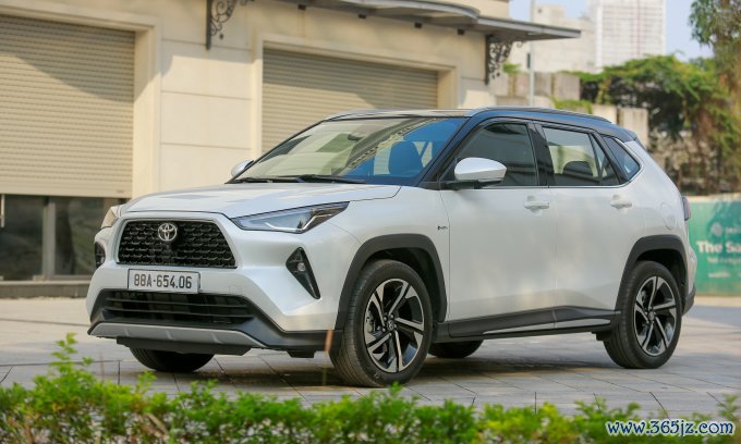 Mẫu Yaris Cross lăn bánh tại Hà Nội. Ảnh: Lương Dũng